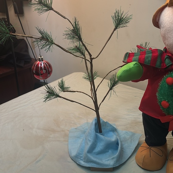 Charlie Brown and tree decoration - Picture 2 of 6